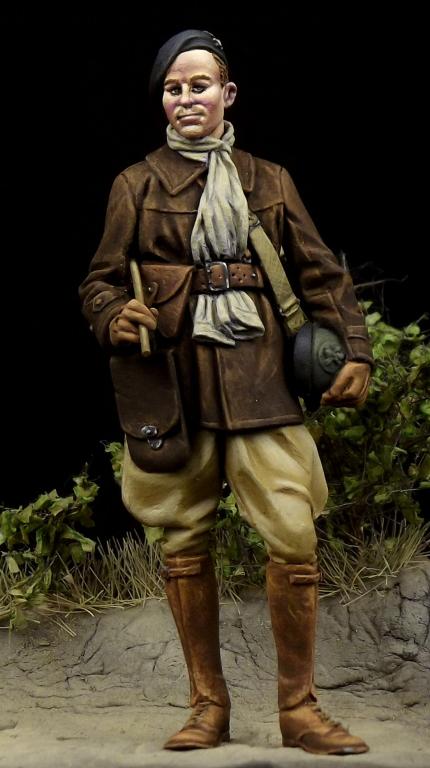 1/35 WWII French Tank Crewman - Click Image to Close