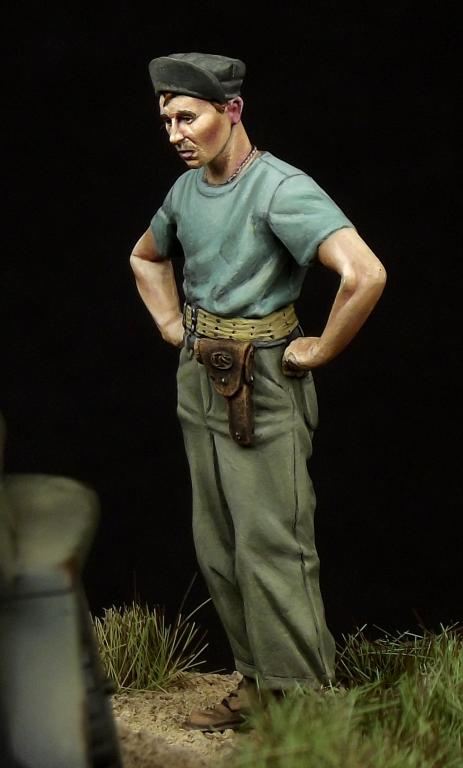 1/35 WWII USMC Mechanic #1 - Click Image to Close