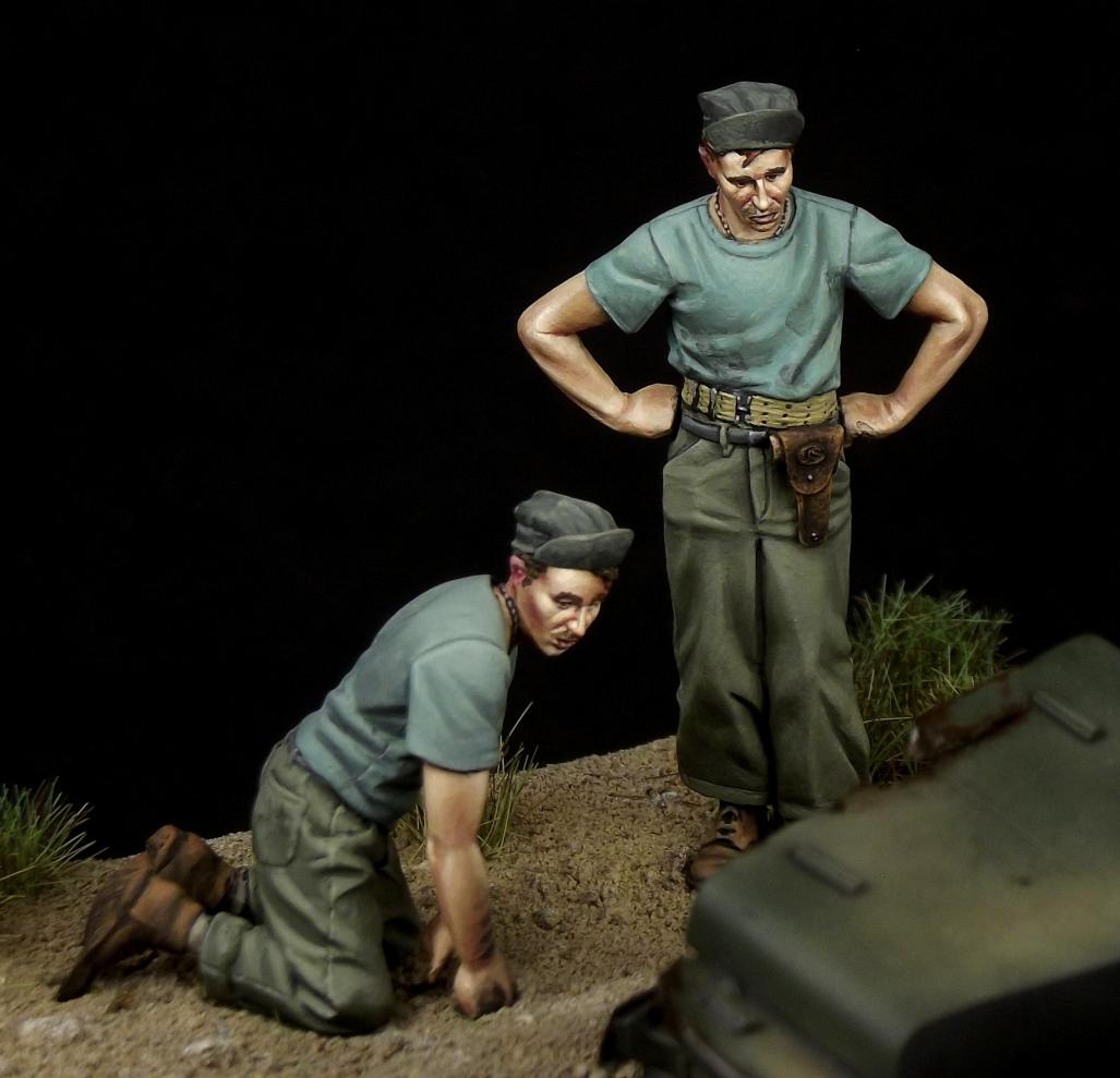 1/35 WWII USMC Mechanics - Click Image to Close