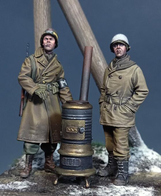 1/35 WWII US Military Police & GI with Stove, Ardennes 1944 - Click Image to Close