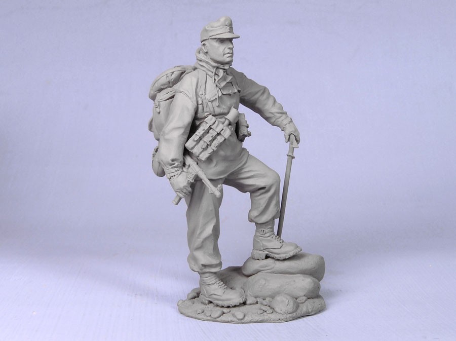 1/35 German Gebirgsjager 1942-45 w/Base - Click Image to Close