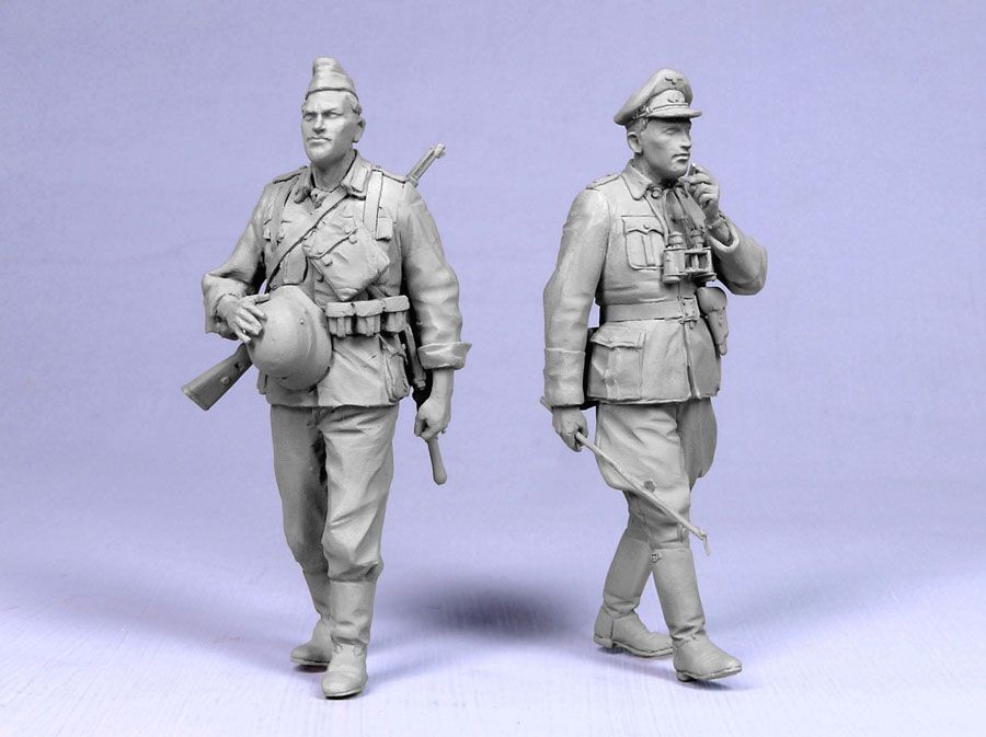 1/35 "Barbarossa" German Officer and Infantryman - Click Image to Close