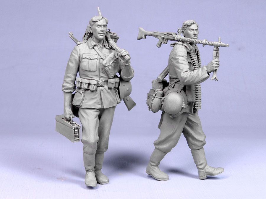 1/35 "Barbarossa" German Machine Gunner and Infantryman #1 - Click Image to Close