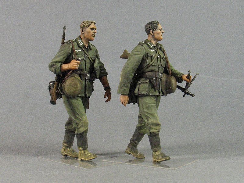 1/35 "Barbarossa" German Machine Gunner and Infantryman #2 - Click Image to Close