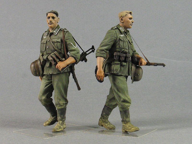 1/35 "Barbarossa" German Infantryman with 98k and MP-38 - Click Image to Close