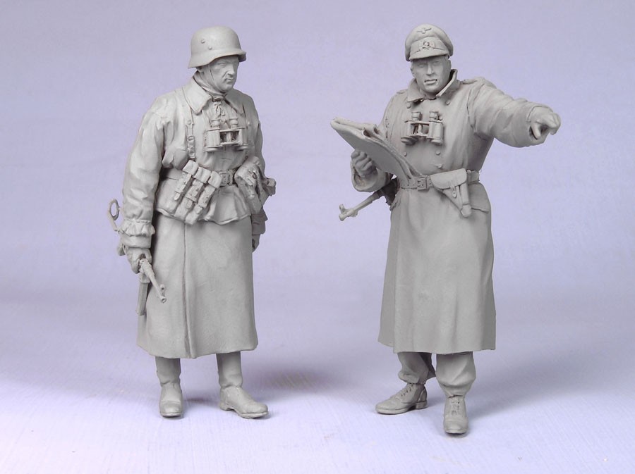 1/35 German Tank Officer & SS Officer, Winter 1941-43 - Click Image to Close