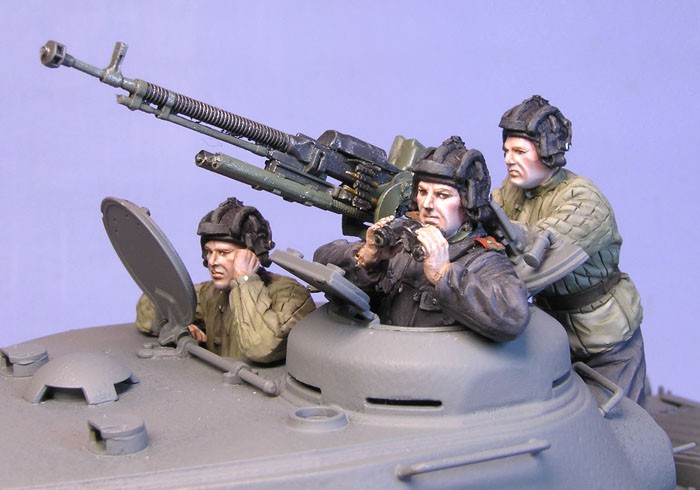 1/35 Soviet Tank Crew with DShK in Combat, Summer 1944-45 - Click Image to Close