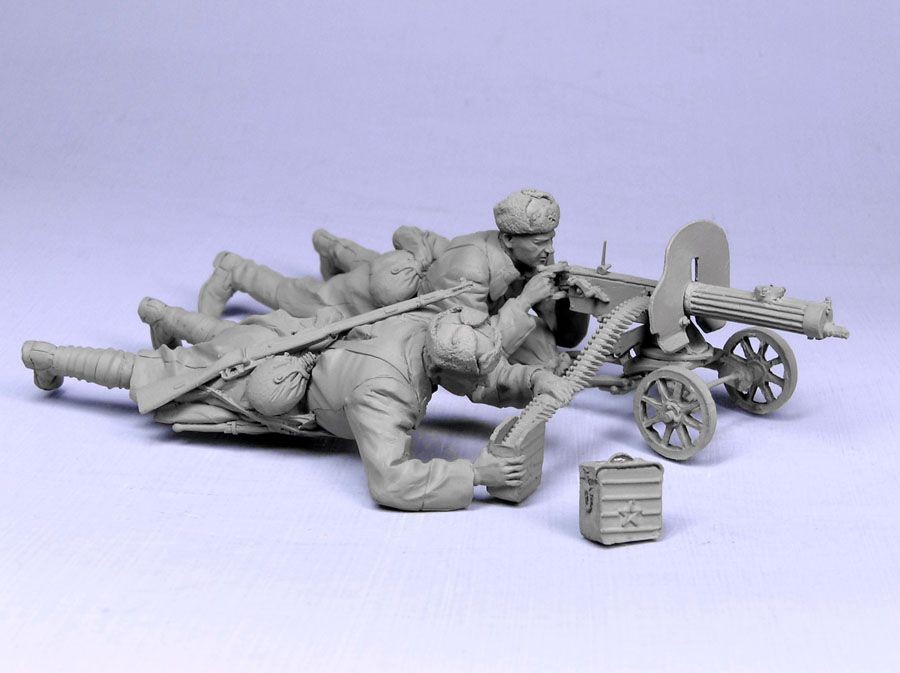 1/35 Soviet Maxim MG Crew in Overcoat, 1943-45 - Click Image to Close