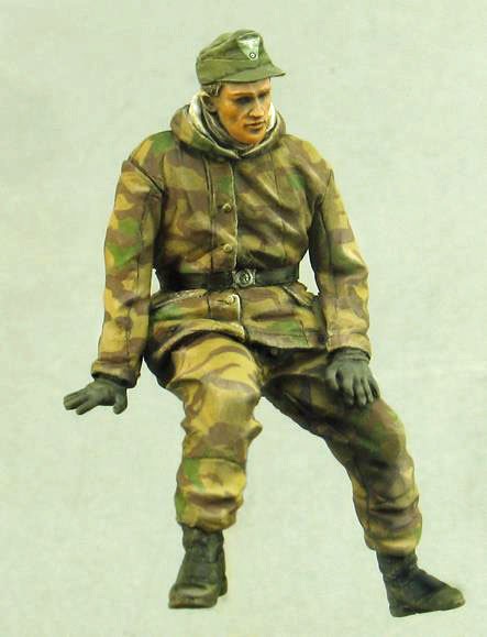 1/35 German SPG Crew #1, Winter 1941-45 - Click Image to Close